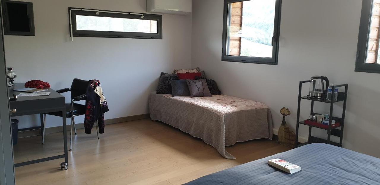 Domaine De La Rue De La Tour Bed & Breakfast Valsonne Dış mekan fotoğraf
