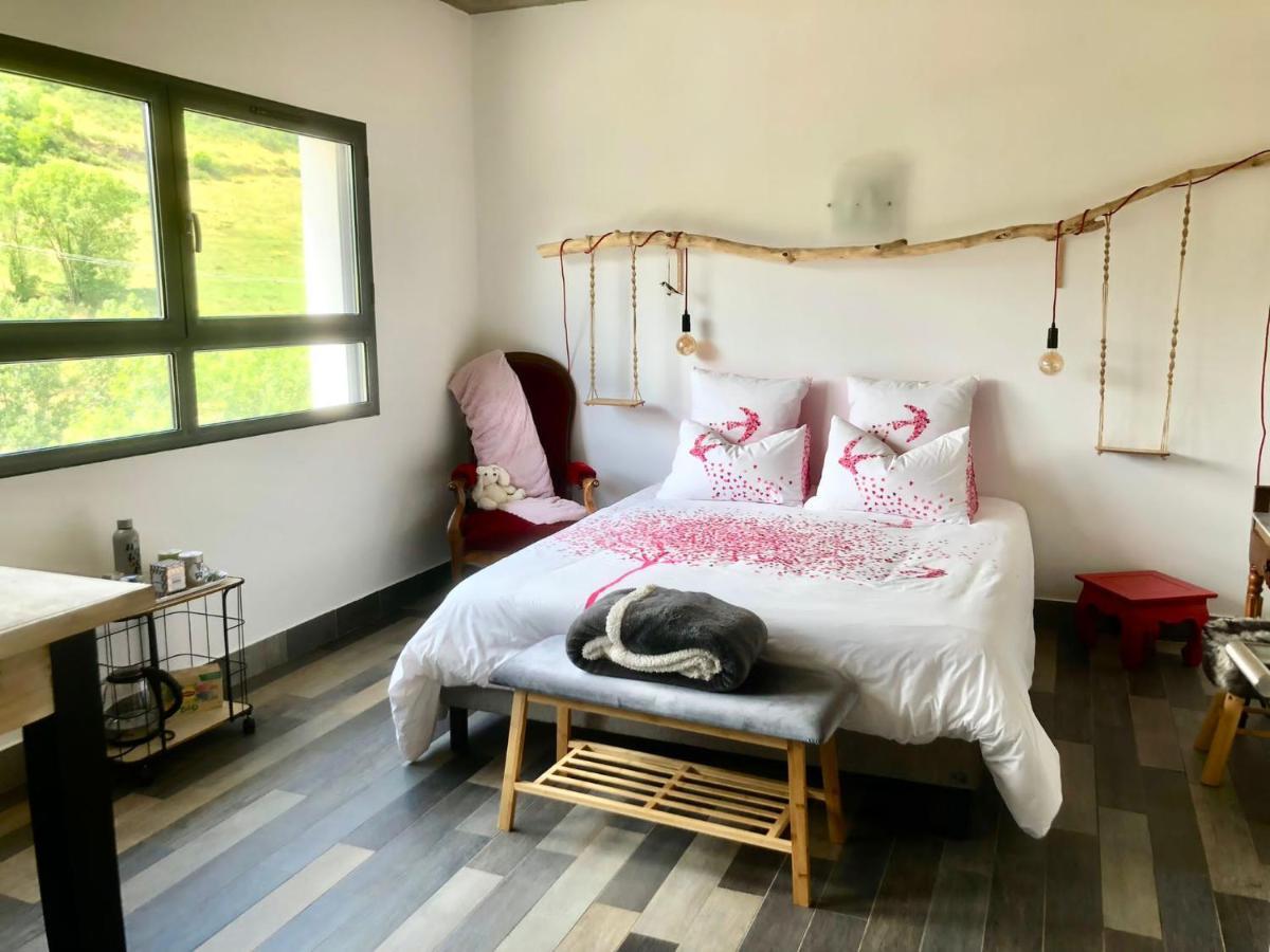 Domaine De La Rue De La Tour Bed & Breakfast Valsonne Dış mekan fotoğraf