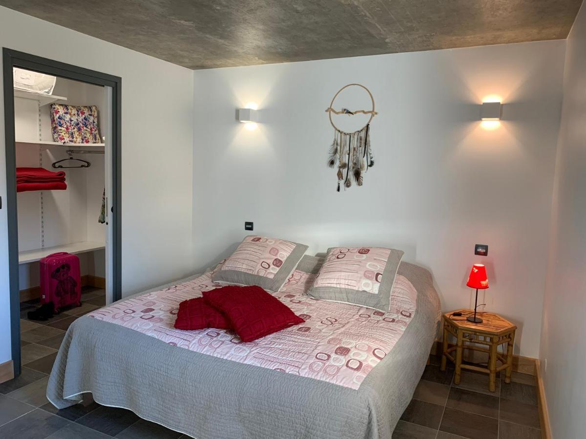 Domaine De La Rue De La Tour Bed & Breakfast Valsonne Dış mekan fotoğraf