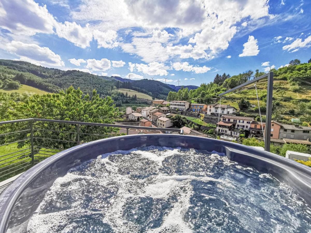 Domaine De La Rue De La Tour Bed & Breakfast Valsonne Dış mekan fotoğraf